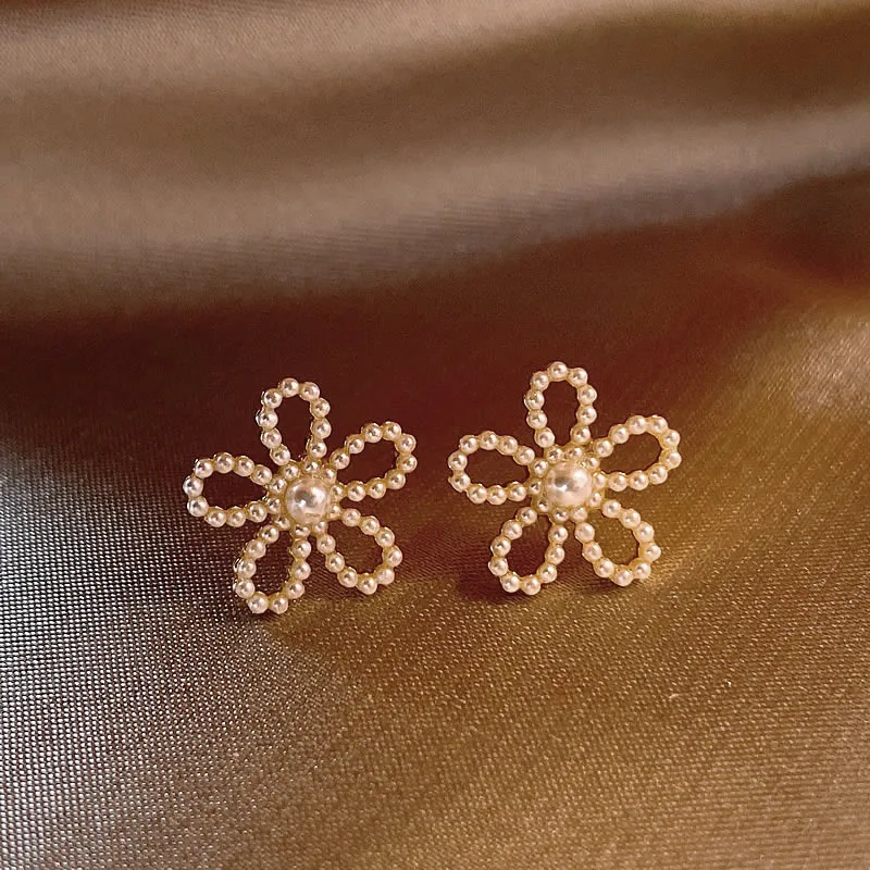 Boucles d'oreilles élégantes en forme de fleur de perle