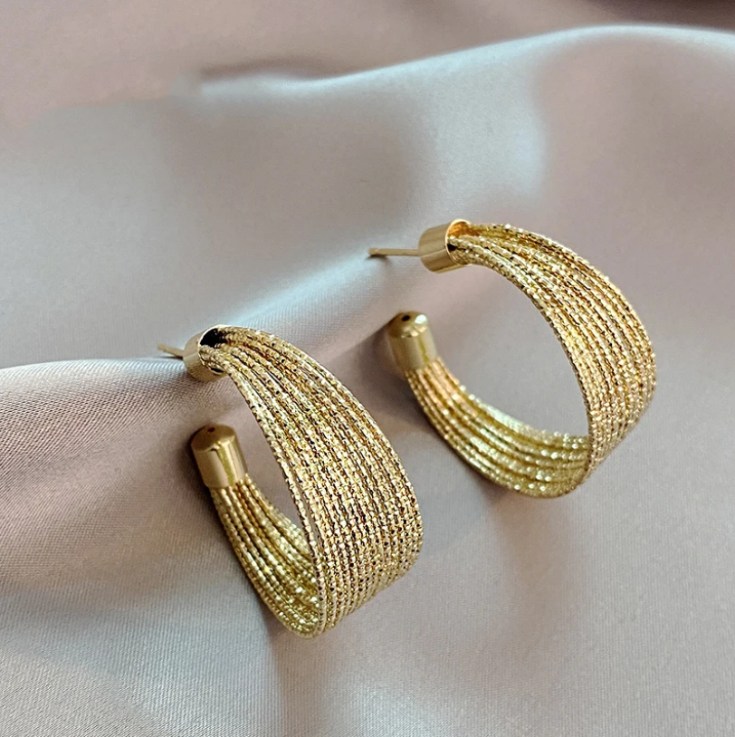 Boucles d'oreilles élégantes en maille d'or